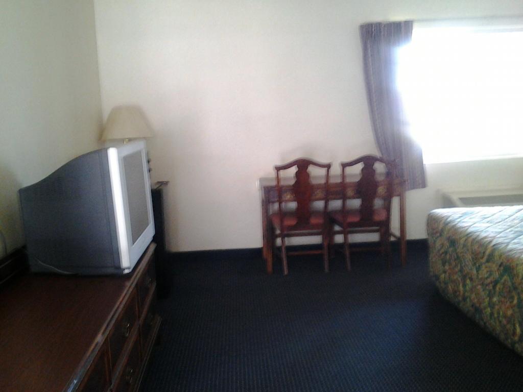 Budget Inn Tulare Δωμάτιο φωτογραφία