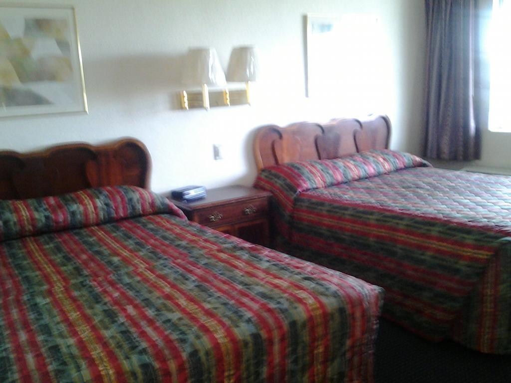 Budget Inn Tulare Δωμάτιο φωτογραφία